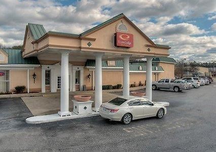 Econo Lodge Inn & Suites Лъмбъртън Екстериор снимка
