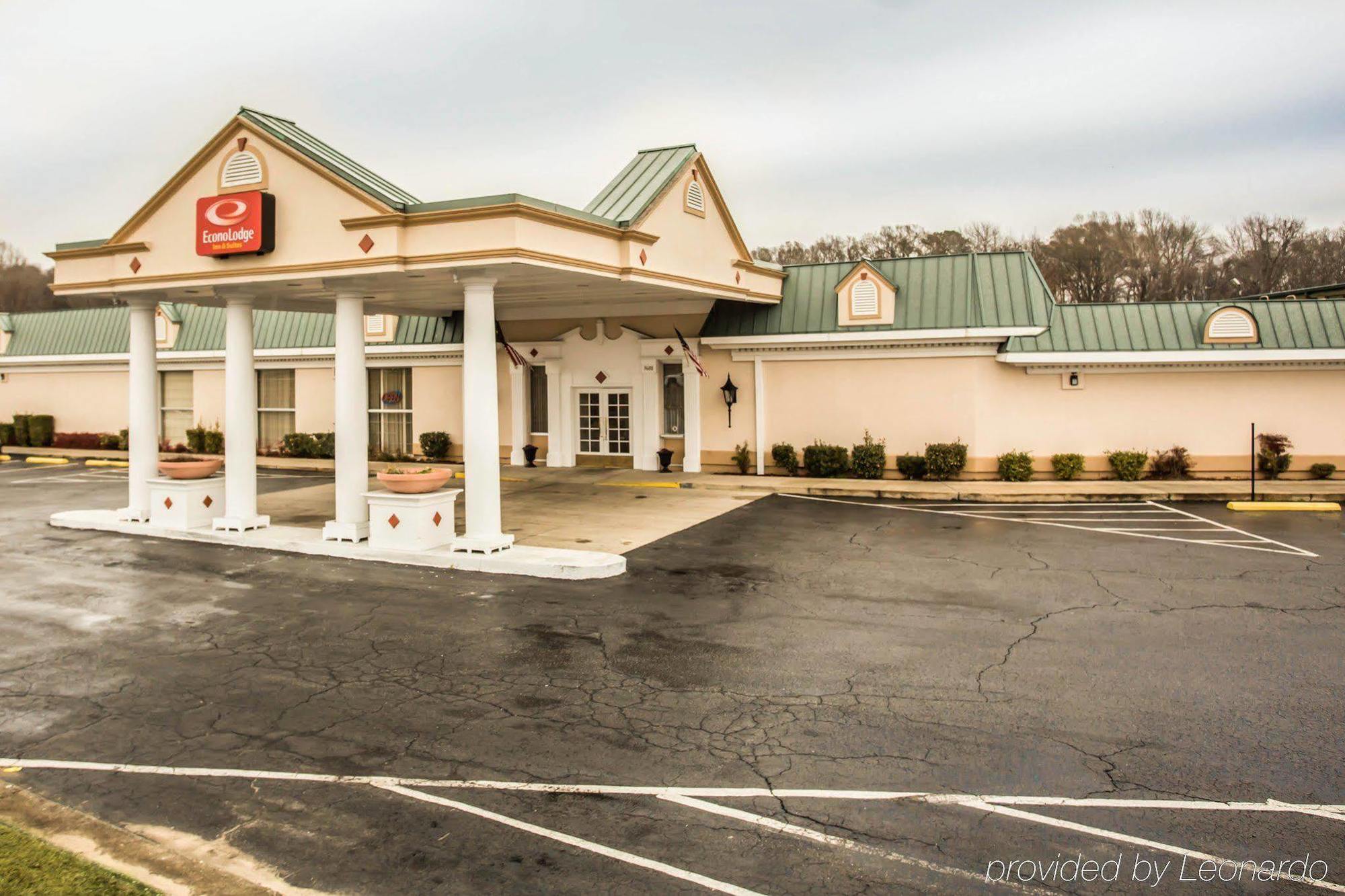 Econo Lodge Inn & Suites Лъмбъртън Екстериор снимка
