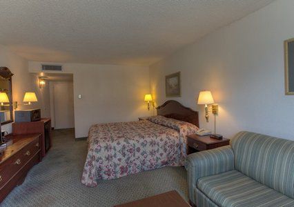 Econo Lodge Inn & Suites Лъмбъртън Интериор снимка