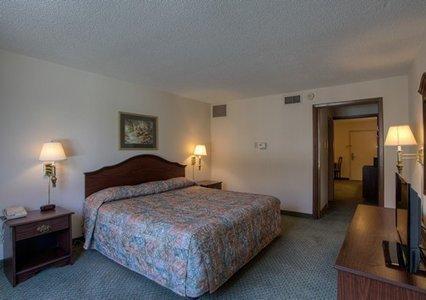 Econo Lodge Inn & Suites Лъмбъртън Екстериор снимка
